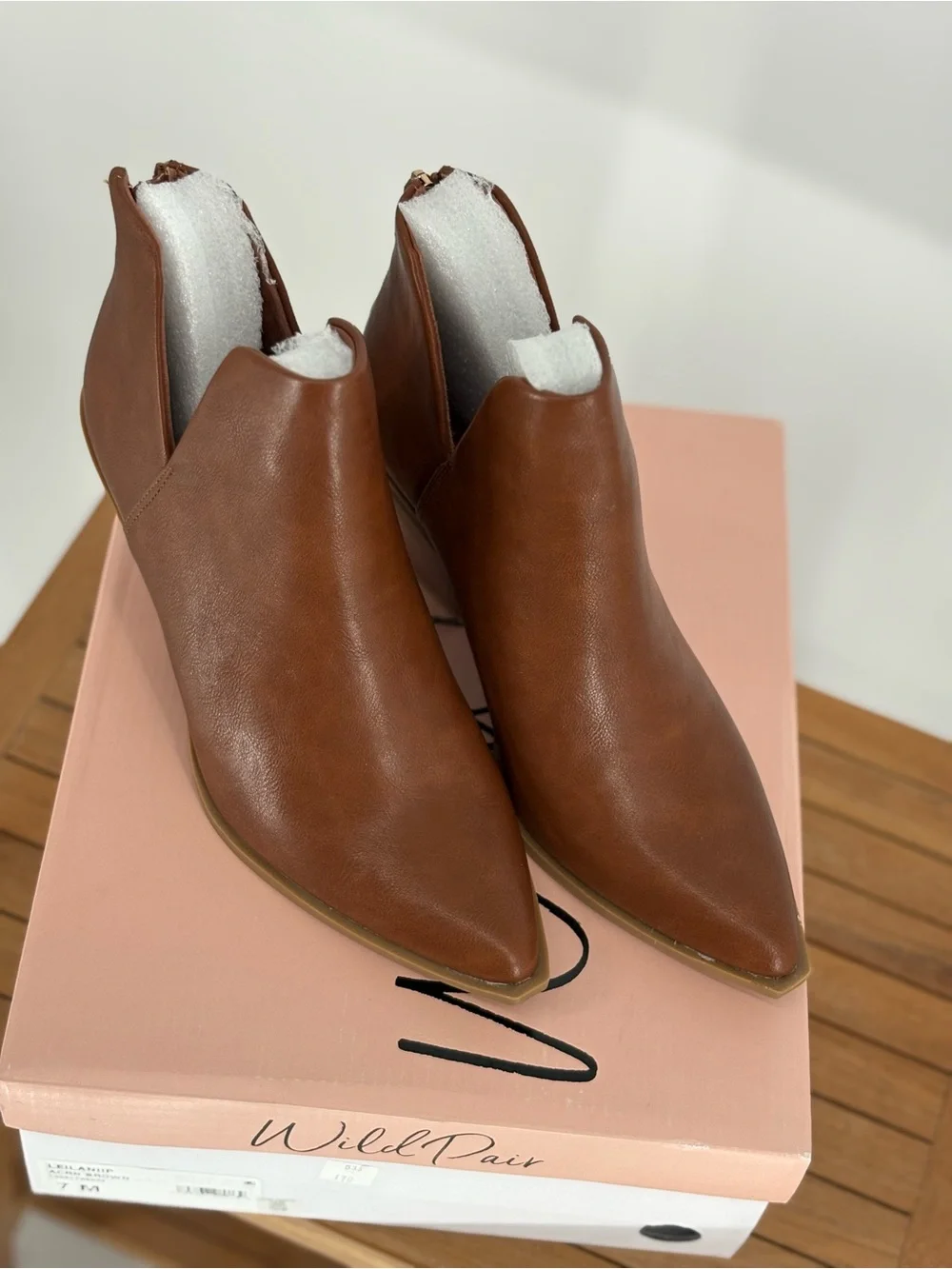 New WILD Brown Pointed Toe Women's Ankle Boots SIZE 7M
